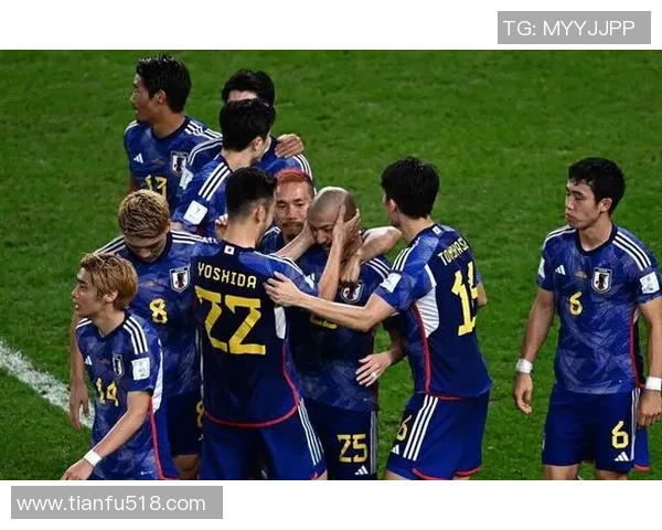 日本足球明星穿搭解析与鞋子图片展示让你领略球场风采