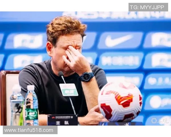 足球明星因视网膜脱落面临职业生涯危机球迷们心痛不已